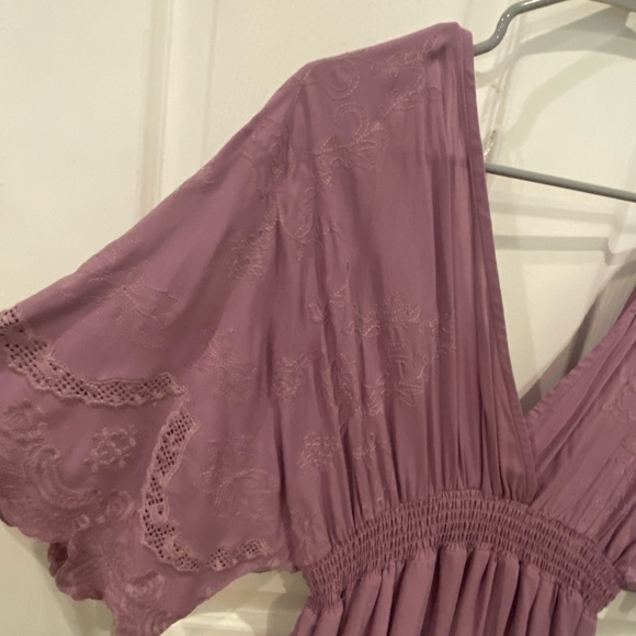 Maxi dress with beautiful lace detail - Picture 3 of 4